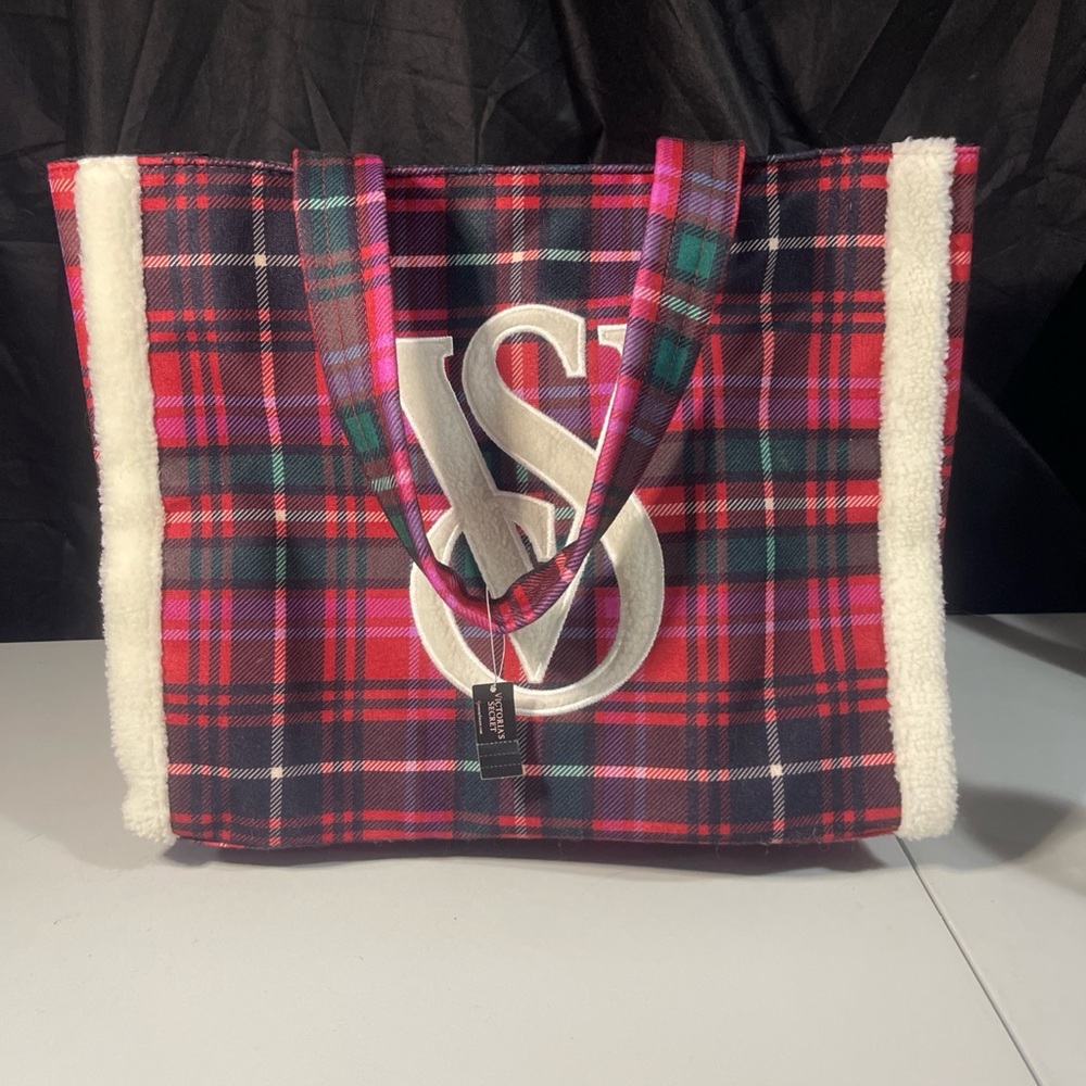 Victoria’s Secret Tote Bag  RED Plaid 2022 VS LOGO With Tags  Fleece Trim New.